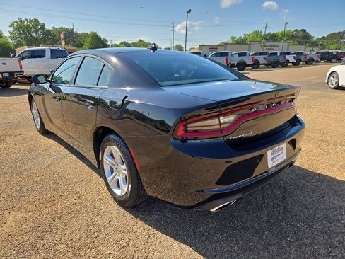 Used 2023 Dodge Charger SXT RWD image 3