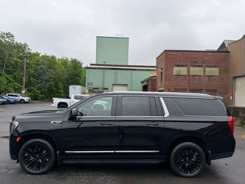 Used 2023 GMC Yukon XL SLT w/ SLT Luxury Package AWD/4WD image 9