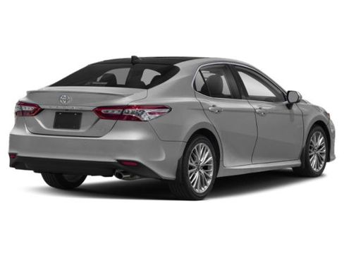 Used 2018 Toyota Camry XLE image 3