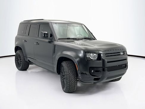 Used 2023 Land Rover Defender 110 X-Dynamic SE image 3