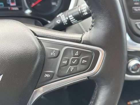 Used 2018 Chevrolet Equinox Premier FWD image 10