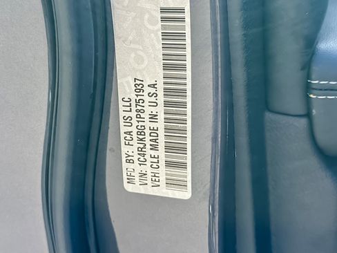 Used 2023 Jeep Grand Cherokee L Limited w/ Black Appearance Package image 40