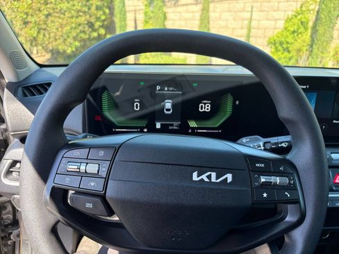 Used 2025 Kia K4 FWD image 23