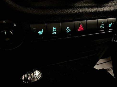 Used 2017 Jeep Wrangler Unlimited Sahara image 16