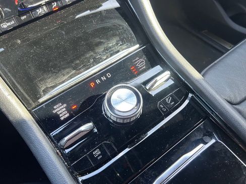 Used 2023 Jeep Grand Cherokee Overland AWD/4WD image 24