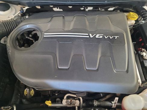 Used 2019 Jeep Cherokee Limited FWD image 30