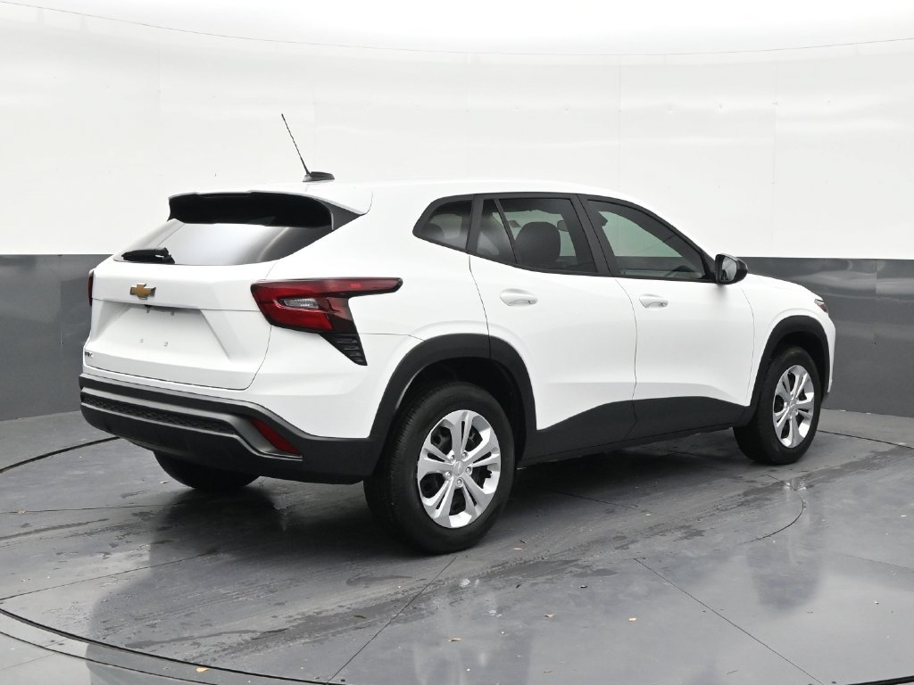 Used 2024 Chevrolet Trax LS FWD image 5
