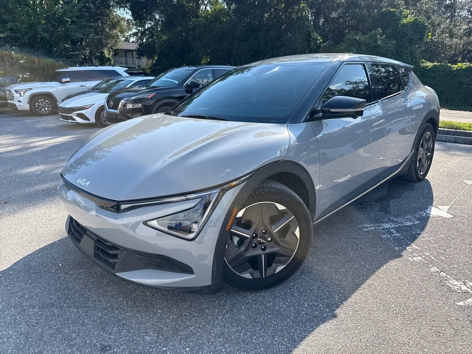 Used 2025 Kia EV6 Light w/ Light LR Technology Package RWD image 2