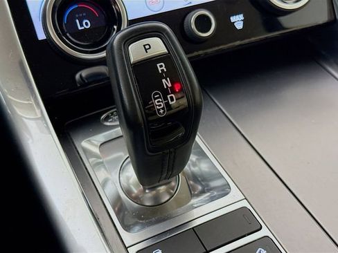 Used 2019 Land Rover Range Rover Sport SE image 18