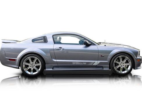 Used 2006 Ford Mustang GT RWD image 2