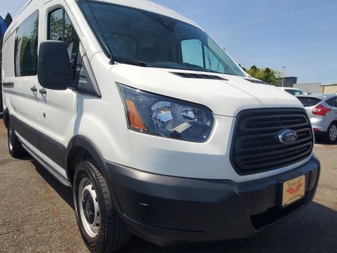 Used 2019 Ford Transit 250 148 Medium Roof RWD image 9