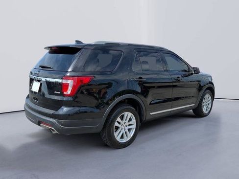 Certified 2018 Ford Explorer XLT AWD/4WD image 5