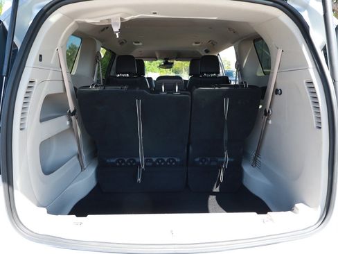Used 2024 Chrysler Pacifica Touring-L FWD image 24