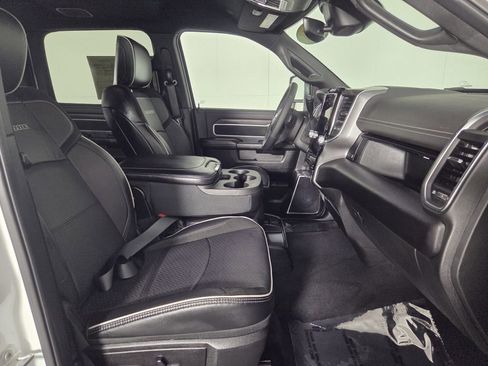Used 2026 RAM 2500 Laramie AWD/4WD image 32