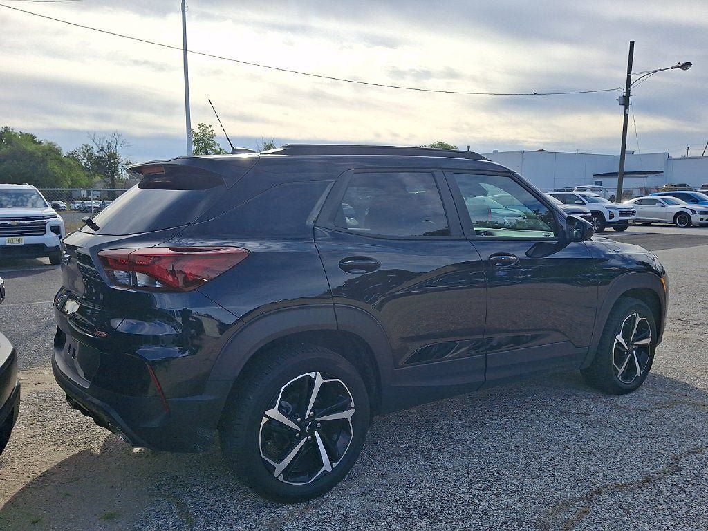 Used 2023 Chevrolet TrailBlazer RS w/ Sun and Liftgate Package AWD/4WD image 8