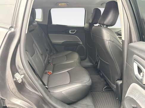 Used 2022 Jeep Compass Latitude w/ Convenience Group AWD/4WD image 17