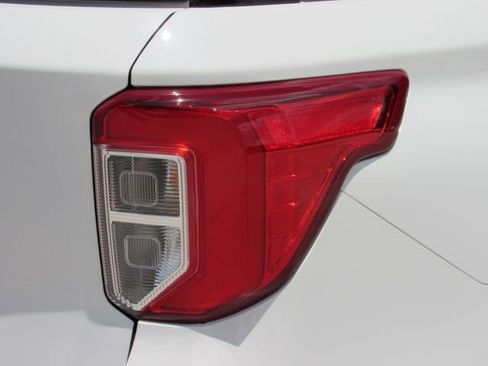 Used 2023 Ford Explorer XLT w/ Equipment Group 202A RWD image 13