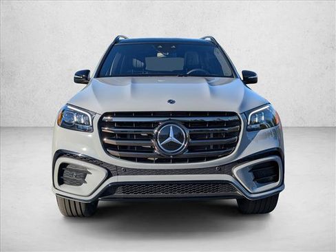 Used 2025 Mercedes-Benz GLS 580 4MATIC image 2