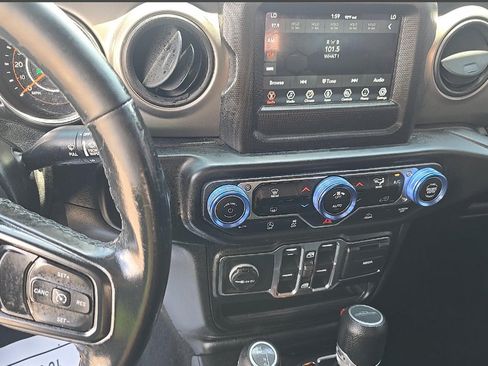 Used 2021 Jeep Gladiator Sport AWD/4WD image 11