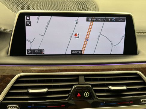 Used 2021 BMW 750i xDrive w/ Executive Package AWD/4WD image 18