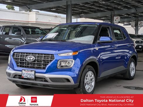 Used 2025 Hyundai Venue SE image 1