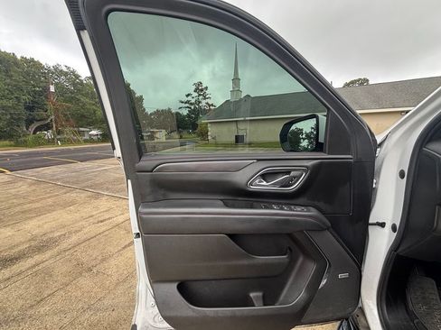Used 2021 Chevrolet Tahoe RST w/ Luxury Package RWD image 11
