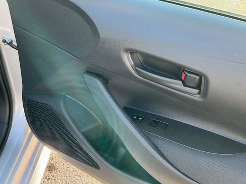 Used 2025 Toyota Corolla LE image 24