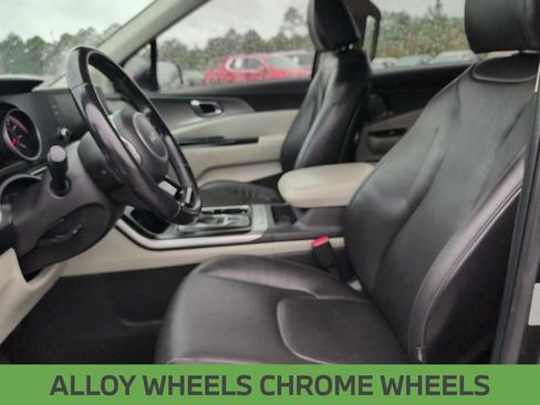 Used 2022 Kia Carnival LX image 14