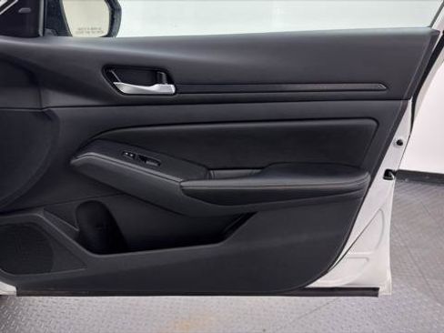 Used 2025 Nissan Altima 2.5 SV FWD image 19