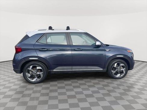 Used 2023 Hyundai Venue Limited FWD image 4