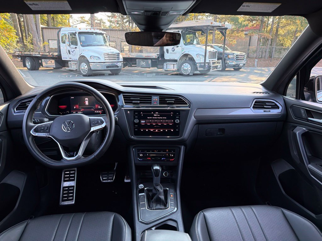 Used 2023 Volkswagen Tiguan SE R-Line FWD image 8