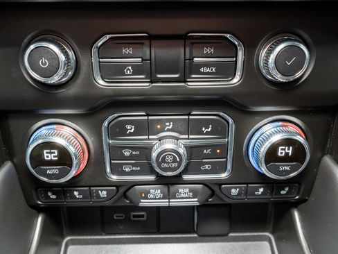 Used 2022 GMC Yukon XL AT4 image 22