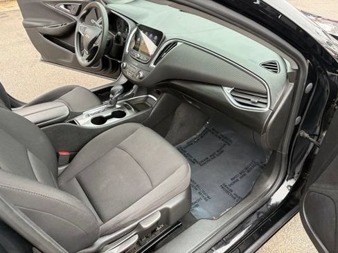 Used 2021 Chevrolet Malibu LT FWD image 34