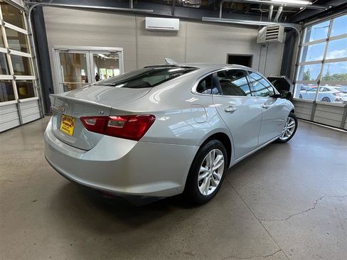 Used 2017 Chevrolet Malibu LT FWD image 5