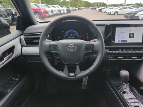 Used 2026 Toyota Camry SE FWD image 15