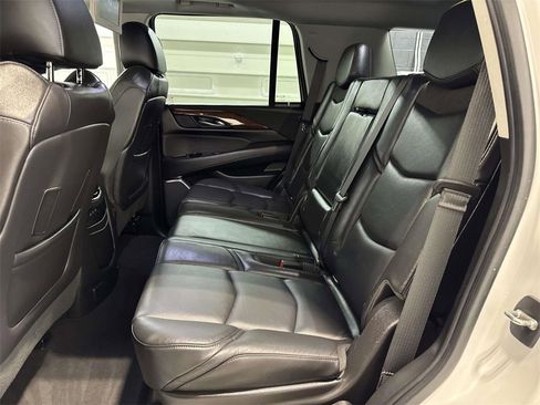 Used 2019 Cadillac Escalade Luxury image 20