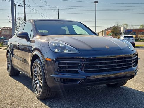 Used 2023 Porsche Cayenne Platinum Edition AWD/4WD image 3