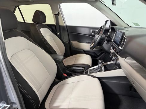 Used 2025 Hyundai Venue SEL FWD image 30