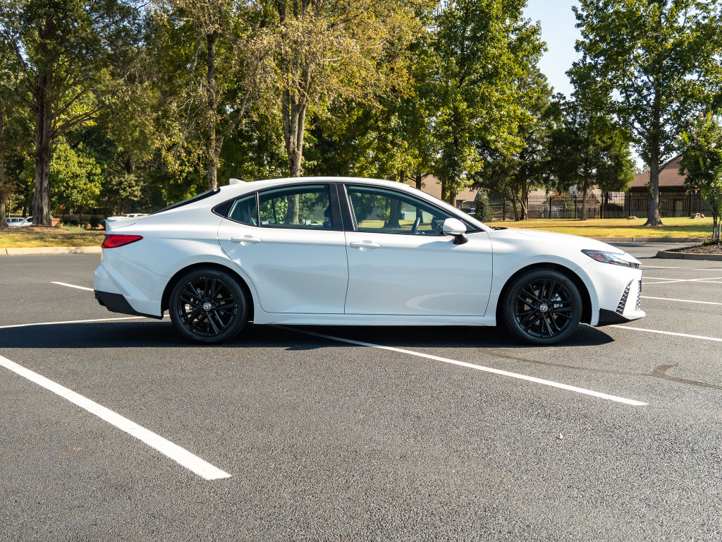 Used 2025 Toyota Camry SE FWD image 34