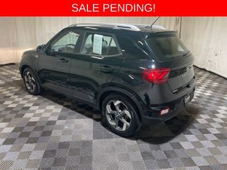 Used 2025 Hyundai Venue SEL video 3