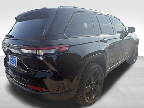Used 2023 Jeep Grand Cherokee Limited w/ Black Appearance Package AWD/4WD image 27