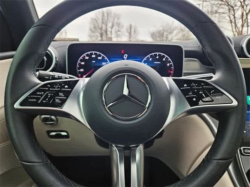 Used 2025 Mercedes-Benz GLC 300 4MATIC image 24