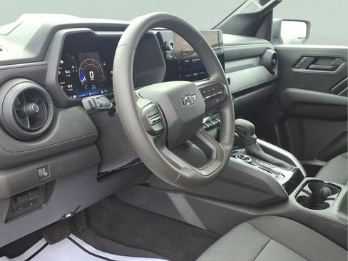 Used 2025 Chevrolet Colorado Trail Boss image 6