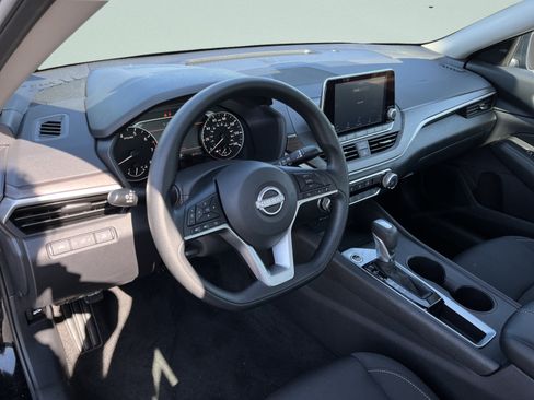 Used 2025 Nissan Altima 2.5 SV FWD image 16