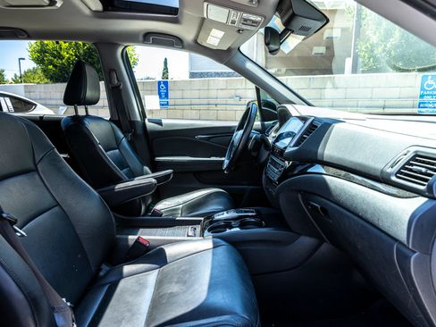 Used 2017 Honda Pilot Touring image 28