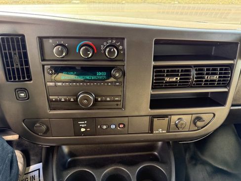 Used 2016 Chevrolet Express 3500 image 10