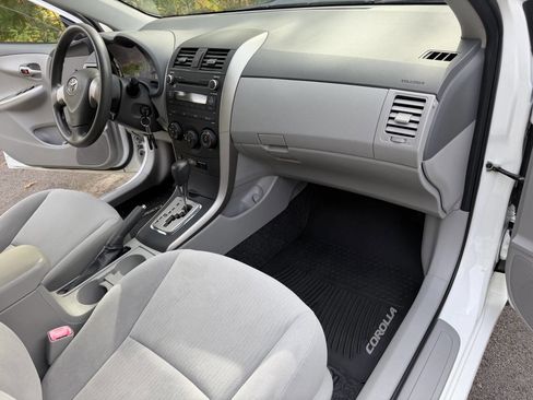 Used 2010 Toyota Corolla LE image 17