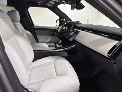 Used 2025 Land Rover Range Rover Sport SE image 25