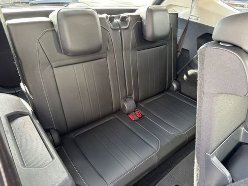 Used 2023 Volkswagen Tiguan SE image 28