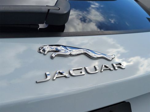 Used 2018 Jaguar F-PACE Prestige image 9